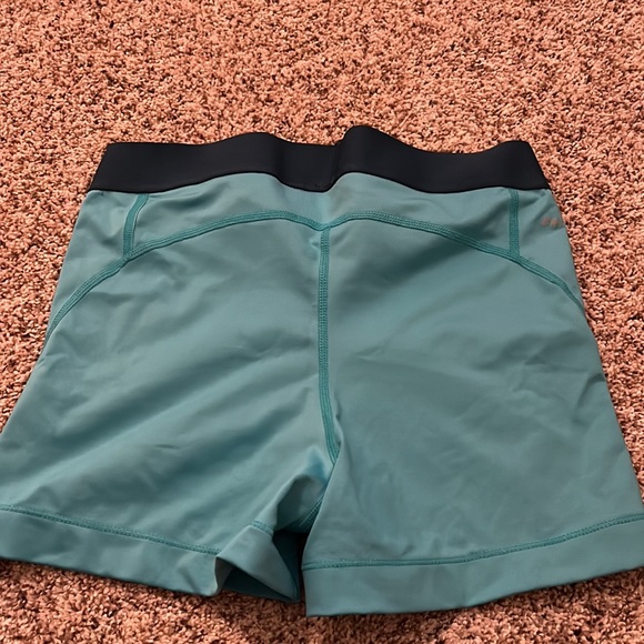 Never worn Nike pro shorts - Picture 2 of 2